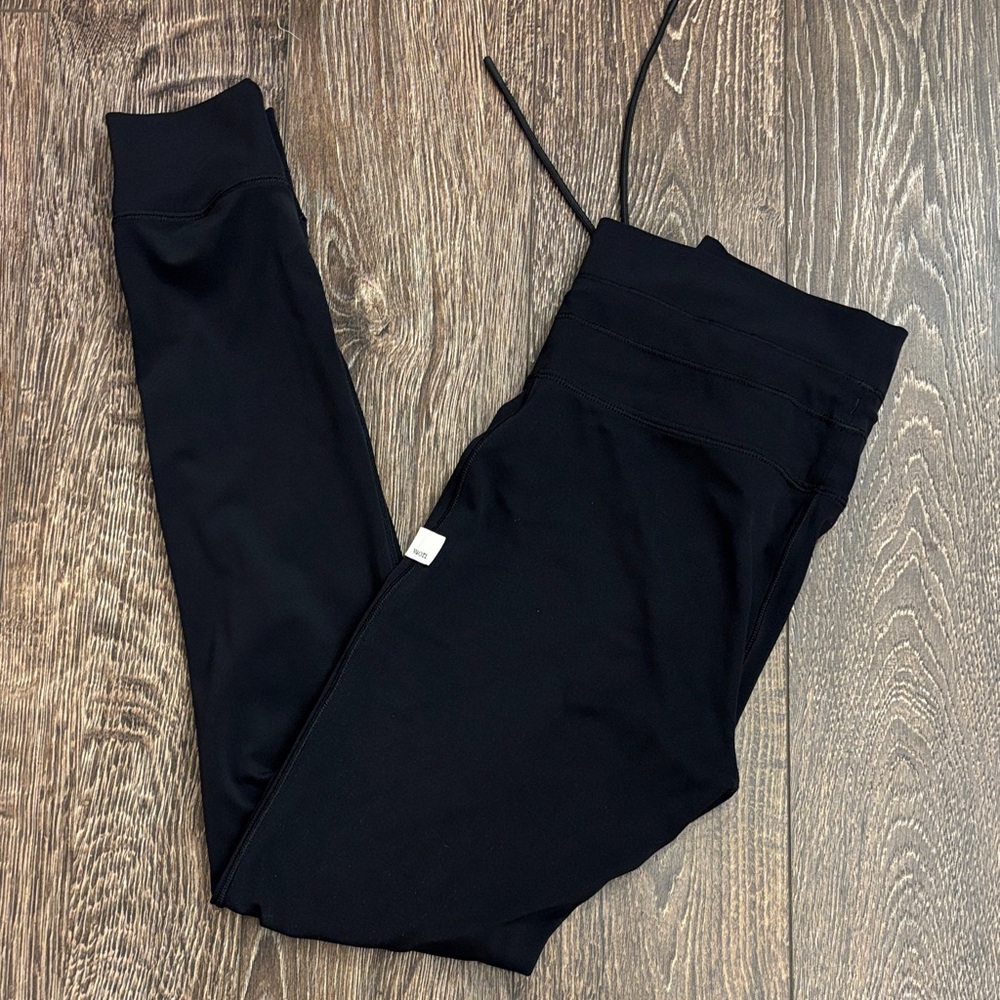 Vuori Black Daily Leggings